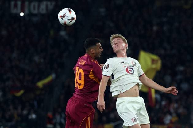 CALCIO - UEFA Europa League - AS Roma vs LOSC Lille Rome, Italy - October 2, 2025: Zeki Celik of Roma, Hakon Haraldsson of Lille seen in action during the UEFA League 2025 2026, day 2, between AS Roma vs LOSC Lille at Olympic stadium in Rome Rome Italy  Copyright: xIPAxSport ABACAx