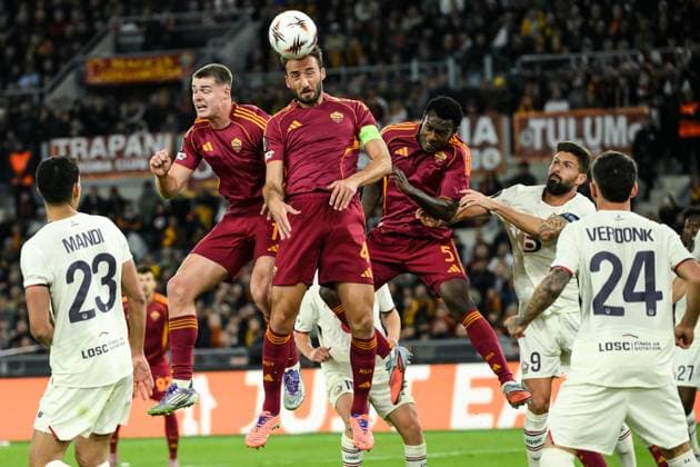 Evan Ferguson, Bryan Cristante and Evan Ndicka of AS Roma during the UEFA Europa League 2025 2026 football match between AS Roma and LOSC Lille at Stadio Olimpico in Rome (Italy), October 2, 2025. andreaxstaccioli