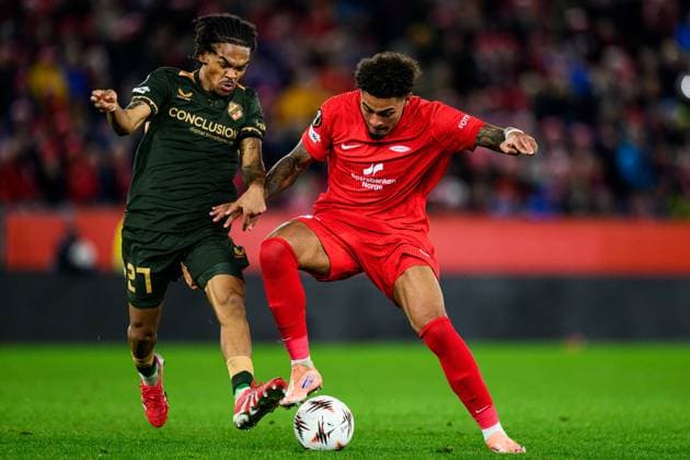 251002 Alonzo Engwanda of Utrecht and Noah Holm of Brann during the UEFA Europa League football match between Brann and Utrecht on October 2, 2025 in Bergen. Photo: Vegard Grott BILDBYRAN kod VG VG0816 bbeng,fotboll,football,soccer,fotball,uefa europa league,europa Copyright: VEGARDxGRoTT BB251002VG024