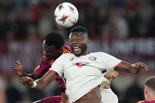 Lille™s Ngal ayel Mukau Roma™s Evan Ndicka during the Uefa Europa League soccer match between Roma and Lille at the Olympic Stadium in Rome, Italy - Thursday, October 2, 2025. - Soccer .  Copyright: xAlfredoxFalcone LaPressex
