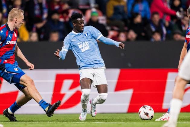 251002 Salifou Soumah of Malmö FF during the UEFA Europa League football match between Viktoria Plzen and Malmö FF on October 2, 2025 in Plzen. Photo: Petter Arvidson BILDBYRAN kod PA PA1092 fotboll football soccer fotball uefa europa league europa league viktoria plzen malmö ff bbeng Copyright: PETTERxARVIDSON BB251002PA183