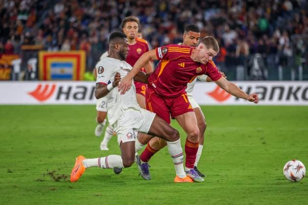 Roma vs. Lille Europa League Evan Ferguson of AC Roma During the 2025 26 Europa League football match between Roma and Lille at the Stadio Olimpico in Rome on October 2, 2025. Photo: Roma stadio Olimpico Roma Italia Copyright: xFABIOxSASSOxFabioxSassox Roma Lille2025_10_02Fabio Sasso6808