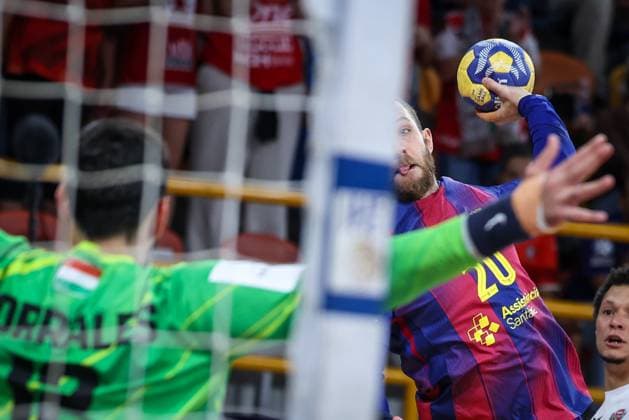 Veszprem HC V FC Barcelona, Barca - 18th IHF Men s Handball Club World Championship, WM, Weltmeisterschaft 2025 - FINAL Aleix Gomez Abello of FC Barcelona participates in the 18th IHF Men s Handball Club World Championship 2025 final match between Veszprem HC and FC Barcelona in New Capital Sports Hall in Cairo, Egypt, on October 2, 2025. Cairo Egypt  Copyright: xAymanxArefx originalFilename:aref-notitle251002_nppr2.jpg