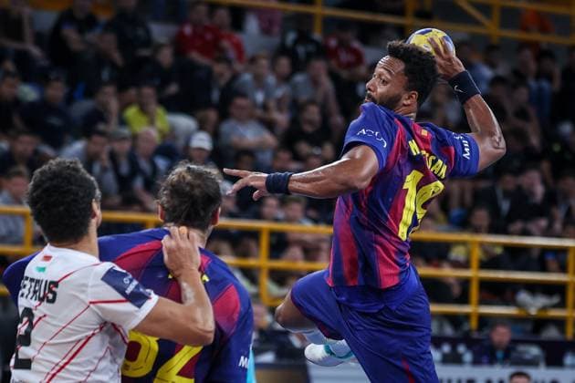 Veszprem HC V FC Barcelona, Barca - 18th IHF Men s Handball Club World Championship, WM, Weltmeisterschaft 2025 - FINAL Timothey N Guessan of FC Barcelona participates in the 18th IHF Men s Handball Club World Championship 2025 final match between Veszprem HC and FC Barcelona in New Capital Sports Hall in Cairo, Egypt, on October 2, 2025. Cairo Egypt  Copyright: xAymanxArefx originalFilename:aref-notitle251002_npROu.jpg