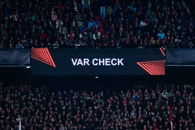 UEFA Europa League: Feyenoord Rotterdam v Aston Villa F.C. Rotterdam - var check during the second match of the UEFA Europa League 2025 2026. The match is set between Feyenoord Rotterdam and Aston Villa F.C. at Stadion Feijenoord De Kuip on 2 October 2025 in Rotterdam, The Netherlands. (VK Sportphoto Danny de Groot) Copyright: xDannyxdexGrootx