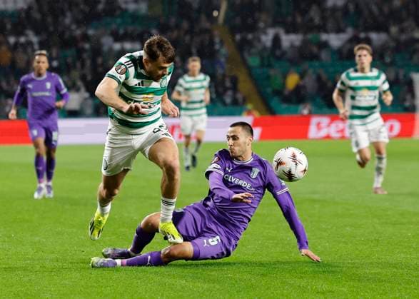 Celtic v S.C. Braga UEFA Europa League James Forrest of Celtic (left) knocks the ball past Leonardo Lelo of S.C. Braga during the UEFA Europa League match at Celtic Park, Glasgow UK Newspapers OUT Copyright: xFredxPalmerx FIL-22308-0085