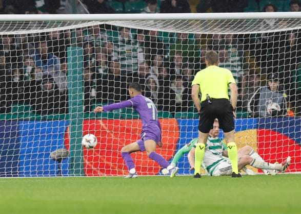 Celtic v S.C. Braga UEFA Europa League Gabri Mart’nez of S.C. Braga scores his teams second goal during the UEFA Europa League match at Celtic Park, Glasgow UK Newspapers OUT Copyright: xFredxPalmerx FIL-22308-0086