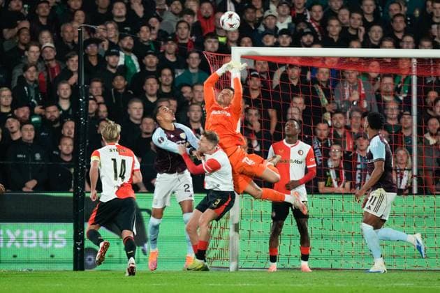 ROTTERDAM, 02-10-2025, Stadium de Kuip , season 2025 2026 , Europa League football . Match between Feyenoord and Aston Villa , Picture shows Feyenoord goalkeeper Timon Wellenreuther Feyenoord - Aston Villa  x31325214x Copyright: