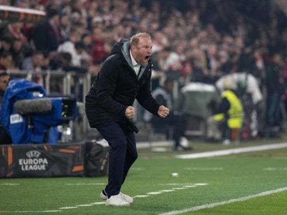 Ludovic Magnin (FC Basel, Cheftrainer, Trainer) gestikuliert, SUI, FC Basel vs. VfB Stuttgart, Fussball, UEFA Europa League, Herren, 2. Spieltag, Spielzeit 2025 2026, 02.10.2025, SUI, FC Basel vs. VfB Stuttgart, Fussball, UEFA Europa League, Herren, 2. Spieltag, Spielzeit 2025 2026, 02.10.2025 Basel Copyright: xEibner-Pressefoto WolfgangxFrankx EP_WFK