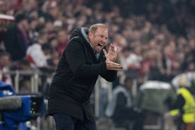 Ludovic Magnin (FC Basel, Cheftrainer, Trainer) gestikuliert, SUI, FC Basel vs. VfB Stuttgart, Fussball, UEFA Europa League, Herren, 2. Spieltag, Spielzeit 2025 2026, 02.10.2025, SUI, FC Basel vs. VfB Stuttgart, Fussball, UEFA Europa League, Herren, 2. Spieltag, Spielzeit 2025 2026, 02.10.2025 Basel Copyright: xEibner-Pressefoto WolfgangxFrankx EP_WFK