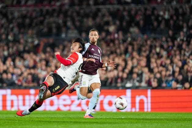UEFA Europa League: Feyenoord Rotterdam v Aston Villa F.C. Rotterdam - Ayase Ueda of Feyenoord, Matty Cash of Aston Villa during the second match of the UEFA Europa League 2025 2026. The match is set between Feyenoord Rotterdam and Aston Villa F.C. at Stadion Feijenoord De Kuip on 2 October 2025 in Rotterdam, The Netherlands. Copyright: xTomxBodex