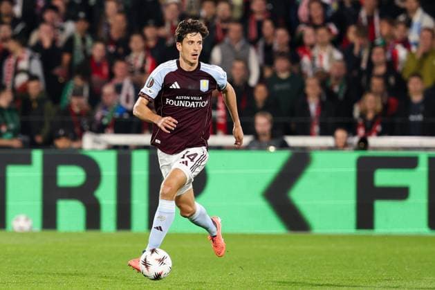 2025-10-02 Feyenoord v Aston Villa - UEFA Europa League, League phase, MD2 ROTTERDAM, NETHERLANDS - OCTOBER 2: Pau Torres of Aston Villa runs with the ball during the UEFA Europa League, League phase, MD2 match between Feyenoord and Aston Villa at Stadion Feijenoord on October 2, 2025 in Rotterdam, Netherlands. Rotterdam Stadion Feijenoord Netherlands Content not available for redistribution in The Netherlands directly or indirectly through any third parties. Copyright: xHansxvanxderxValkx