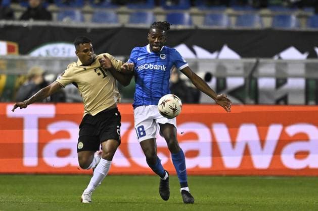 Ferencvaros Cadu and Genk s Joris Kayembe fight for the ball during a soccer game between Belgian KRC Genk and Hungarian Ferencvarosi TC, on Thursday 02 October 2025, in Genk, in the second game (out of 8) in the league phase of the UEFA Europa League competition. JOHAN EYCKENS JohanxEyckens  x135939592x