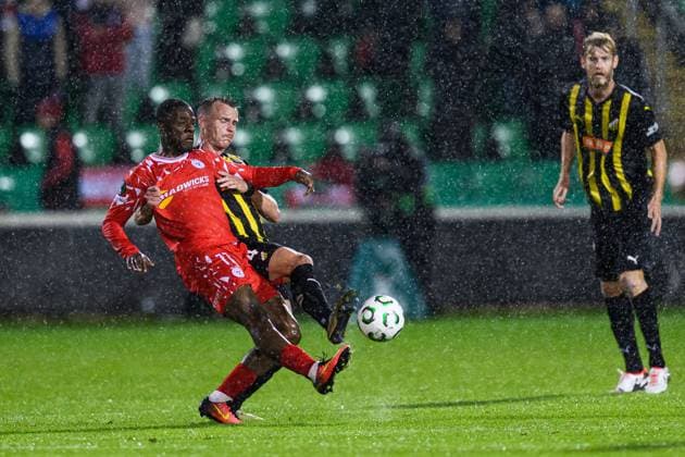 251002 Ademipo Odubeko of Shelbourne FC and Marius Lode of Häcken during the UEFA Conference League football match between Shelbourne FC and Häcken on October 2, 2025 in Dublin. Photo: Carl Sandin BILDBYRAN kod CS CS0783 fotboll football soccer fotball uefa conference league conference league shelbourne fc häcken bbeng bbauto Copyright: CARLxSANDIN BB251002CS053