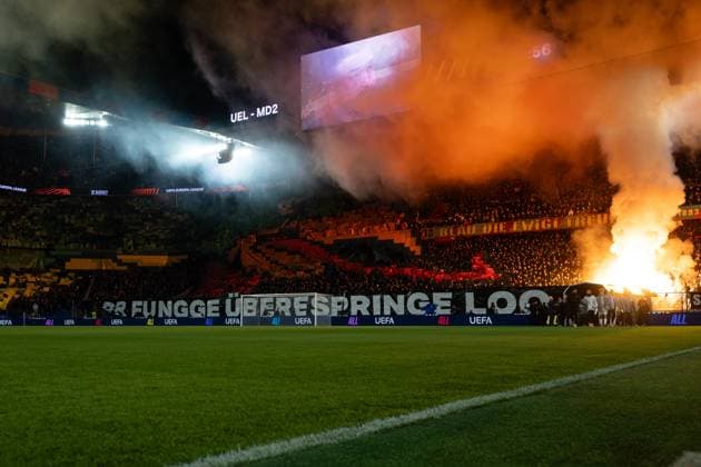 Schweiz: UEFA Europa League 2025 26, FC Basel 1893 vs VfB Stuttgart - St. Jakob-Park, Basel: Fans von FC Basel mit einer Corel vor dem Spiel Copyright: xKjetilxWaberx