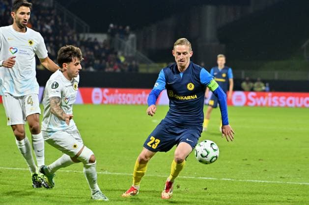 Celje, Slovenia, October 02nd 2025, Zan Karnicnik of Celje (R) in action against Lazaros Rota of AEK Athens (C) during the UEFA Conference League, League phase Matchday 1, between Celje (Slovenia) and AEK Athens (Greece) at Stadion Celje, Celje, Slovenia. (Photo by Igor Kupljenik Sports Press Photo) Copyright: xIgorxKupljenikx xSPPx Sportspressphoto_SPR36655