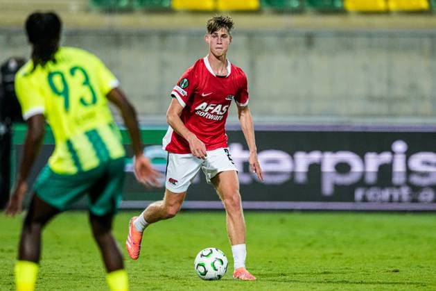 2025-10-02 AEK Larnaca FC v AZ Alkmaar - UEFA Conference League 2025 26 League Phase MD1 LARNACA, CYPRUS - OCTOBER 2: Elijah Dijkstra of AZ Alkmaar dribbles during the UEFA Conference League 2025 26 League Phase MD1 match between AEK Larnaca FC and AZ Alkmaar at AEK Arena on October 2, 2025 in Larnaca, Cyprus. Larnaca AEK Arena Cyprus Content not available for redistribution in The Netherlands directly or indirectly through any third parties. Copyright: xEdxvanxdexPolx