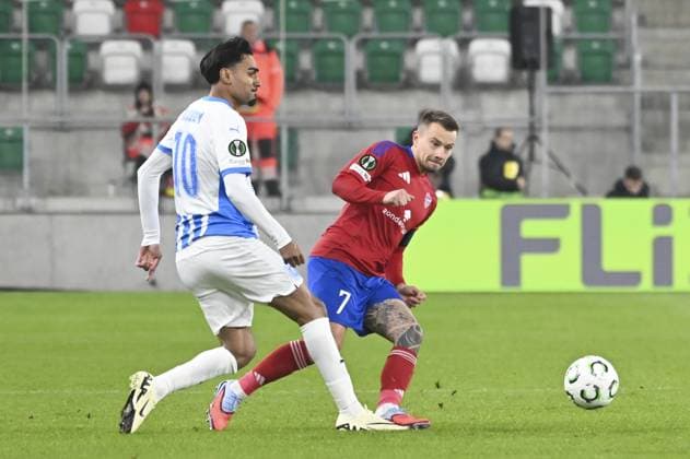 Stefan Baiaram (UNI) and Fran Tudor (RAK) during match the UEFA Conference League between Rakow Czestochowa vs Universitatea Craiova at the ArcelorMittal Park in Sosnowiec, Poland on October 2, 2025  Copyright: xMichalxDubiel IPAxSportx xipa-agency.netx xx IPA_66058337 IPA_Agency_IPA66058337