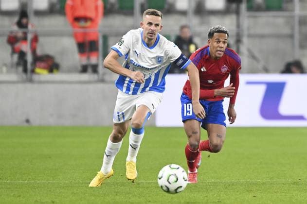 Nicusor Bancu (UNI) and Michael Ameyaw (RAK) during match the UEFA Conference League between Rakow Czestochowa vs Universitatea Craiova at the ArcelorMittal Park in Sosnowiec, Poland on October 2, 2025  Copyright: xMichalxDubiel IPAxSportx xipa-agency.netx xx IPA_66058348 IPA_Agency_IPA66058348