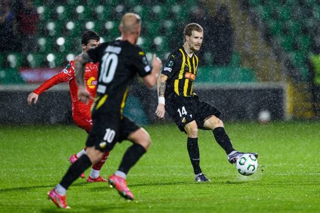 251002 Simon Gustafson of Häcken during the UEFA Conference League football match between Shelbourne FC and Häcken on October 2, 2025 in Dublin. Photo: Carl Sandin BILDBYRAN kod CS CS0783 fotboll, football, soccer, fotball,uefa conference league, confe Copyright: CARLxSANDIN BB251002CS058