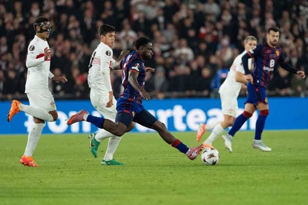 Schweiz: UEFA Europa League 2025 26, FC Basel 1893 vs VfB Stuttgart - St. Jakob-Park, Basel: Philip Otele (7 Basel) in aktion Copyright: xKjetilxWaberx