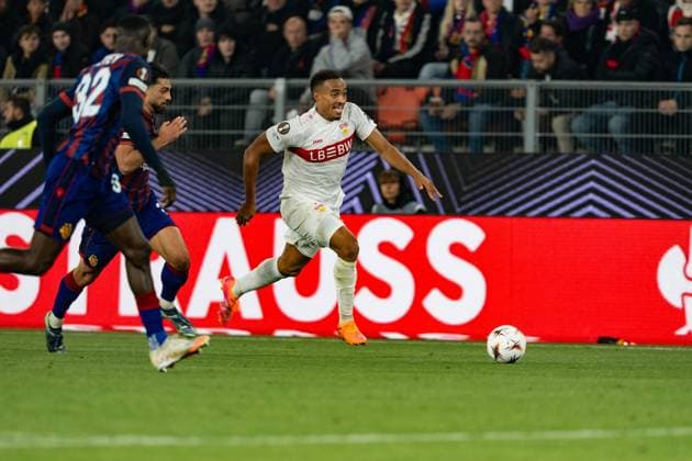Schweiz: UEFA Europa League 2025 26, FC Basel 1893 vs VfB Stuttgart - St. Jakob-Park, Basel: Jamie Leweling (18 Stuttgart) in aktion Copyright: xKjetilxWaberx
