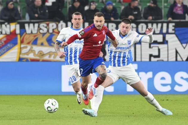 Fran Tudor (RAK) and Juraj Badelj (UNI) during match the UEFA Conference League between Rakow Czestochowa vs Universitatea Craiova at the ArcelorMittal Park in Sosnowiec, Poland on October 2, 2025  Copyright: xMichalxDubiel IPAxSportx xipa-agency.netx xx IPA_66058327 IPA_Agency_IPA66058327