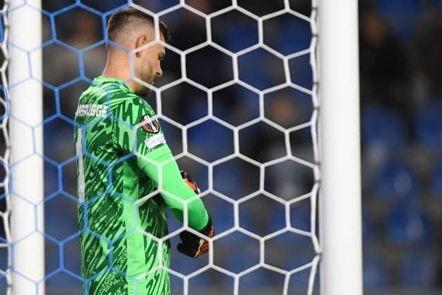 Genk s goalkeeper Hendrik Van Crombrugge looks dejected during a soccer game between Belgian KRC Genk and Hungarian Ferencvarosi TC, on Thursday 02 October 2025, in Genk, in the second game (out of 8) in the league phase of the UEFA Europa League competition. JILLxDELSAUX  x135942987x
