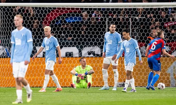 251002 Otto Rosengren, goalkeeper Robin Olsen, Andrej Djuric and Adrian Skogmar of Malmö FF looks dejected after the 2-0 goal during the UEFA Europa League football match between Viktoria Plzen and Malmö FF on October 2, 2025 in Plzen. Photo: Petter Arvidson BILDBYRAN kod PA PA1092 fotboll football soccer fotball uefa europa league europa league viktoria plzen malmö ff bbeng depp Copyright: PETTERxARVIDSON BB251002PA235