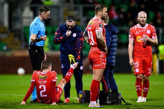 251002 Sean Gannon of Shelbourne FC receives medical attention during the UEFA Conference League football match between Shelbourne FC and Häcken on October 2, 2025 in Dublin. Photo: Carl Sandin BILDBYRAN kod CS CS0783 fotboll football soccer fotball uefa conference league conference league shelbourne fc häcken bbeng Copyright: CARLxSANDIN BB251002CS076