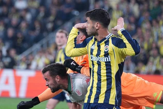 ISTANBUL, TURKEY - OCTOBER 2: Marco Asensio of Fenerbahce and Goalkeeper Yehvann Diouf of Nice during the UEFA Europa League 2025 26 League Phase MD2 match between Fenerbahce SK and OGC Nice at Chobani Stadium on October 2, 2025 in Istanbul, Turkey. Istanbul Turkey Copyright: xSeskimphotox Fenerbahce-Nice-021025 (81)