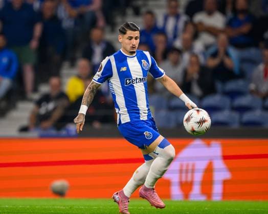 October 2, 2025, Porto, Porto, Portugal: BORJA SAINZ from FC Porto seen on action during the UEFA Europe League 2025 26 match between FC Porto and Red Star Belgrade FK on October 02, 2025 at EstoÂ¡dio do Dragao, Porto, Portugal Porto Portugal - ZUMAl192 20251002_zsp_l192_030 Copyright: xMiguelxLemosx