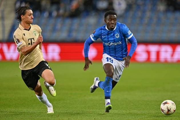 251002 KRC Genk vs Ferencvaros Jonathan Levi (10) of Ferencvaros and Yaimar Medina (19) of Genk pictured during the 2nd game in the Uefa Europa League season 2025-2026 League Phase between KRC Genk and Ferencvaros from Hungary on October 2 , 2025 in Genk, Belgium. (Photo by David Catry Isosport) Genk Belgium  Copyright: xDavidxCatryx 20251002DC2_2148