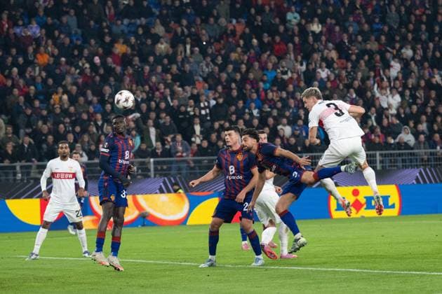 v.li. Jonas Adjetey (FC Basel, 32), Flavius Daniliuc (FC Basel, 24), Nicolas Vouilloz (FC Basel, 03), Ramon Hendriks (VfB Stuttgart, 03), Torchance, SUI, FC Basel vs. VfB Stuttgart, Fussball, UEFA Europa League, Herren, 2. Spieltag, Spielzeit 2025 2026, 02.10.2025, SUI, FC Basel vs. VfB Stuttgart, Fussball, UEFA Europa League, Herren, 2. Spieltag, Spielzeit 2025 2026, 02.10.2025 Basel Copyright: xEibner-Pressefoto WolfgangxFrankx EP_WFK