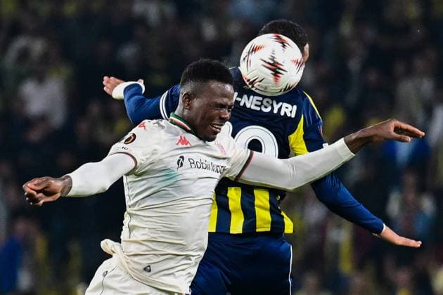 Fenerbahce v Nice - UEFA Europa League ISTANBUL, TURKIYE - OCTOBER 2: Youssef En-Nesyri of Fenerbahce in action against Juma Bah of Nice during UEFA Europa League football match between Fenerbahce and Nice at Chobani Stadium in Istanbul, Turkiye on October 2, 2025. Serhat Cagdas Anadolu Istanbul Turkey. Editorial use only. Please get in touch for any other usage.  Copyright: x2025xAnadoluxSerhatxCagdasx