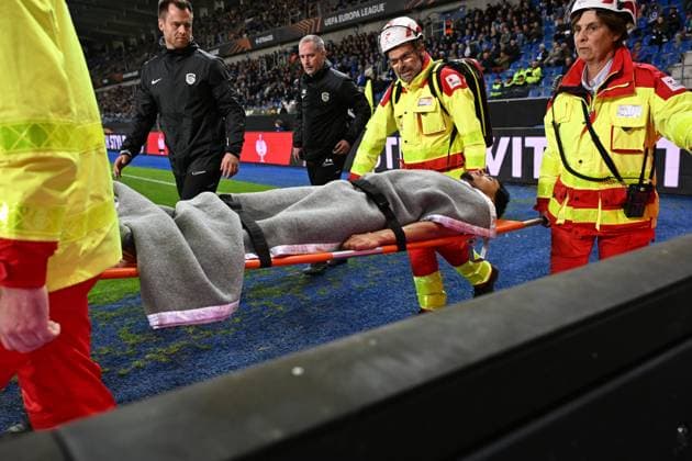 251002 KRC Genk vs Ferencvaros Zakaria El Ouahdi (77) of Genk leaves the pitch with an injury during the 2nd game in the Uefa Europa League season 2025-2026 League Phase between KRC Genk and Ferencvaros from Hungary on October 2 , 2025 in Genk, Belgium. (Photo by David Catry Isosport) Genk Belgium  Copyright: xDavidxCatryx 20251002DSC_8586
