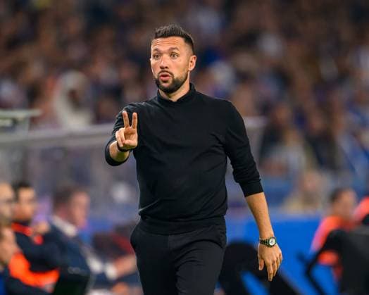 October 2, 2025, Porto, Porto, Portugal: FRANCESCO FARIOLI head coach of FC Porto seen reacting during the UEFA Europe League 2025 26 match between FC Porto and Red Star Belgrade FK on October 02, 2025 at EstoÂ¡dio do Dragao, Porto, Portugal Porto Portugal - ZUMAl192 20251002_zsp_l192_042 Copyright: xMiguelxLemosx