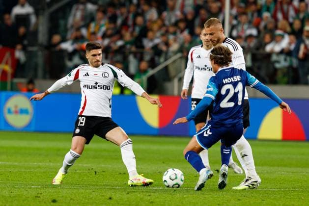 Ruben Vinagre, Rafal Augustyniak and Carlo Holse seen during UEFA Conference League game between Legia Warszawa and Samsunspor Kulubu (Jan Borys Ball Raw Images) Warsaw Polish Army Stadium Poland Copyright: xJanxBorysx janborys_legia_samsunspor_2526-76