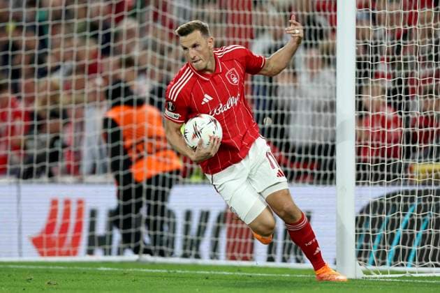 Nottingham Forest FC v FC Midtjylland - UEFA Europa League 2025 26 League Phase MD2 Chris Wood of Nottingham Forest runs back to the half way line after scoring penalty during the UEFA Europa League 2025 26 League Phase MD2 match between Nottingham Forest FC and FC Midtjylland at City Ground on October 2, 2025 in Nottingham, England. Nottingham City Ground England United Kingdom Copyright: xEdxSykes Sportsphoto APLx 14136747