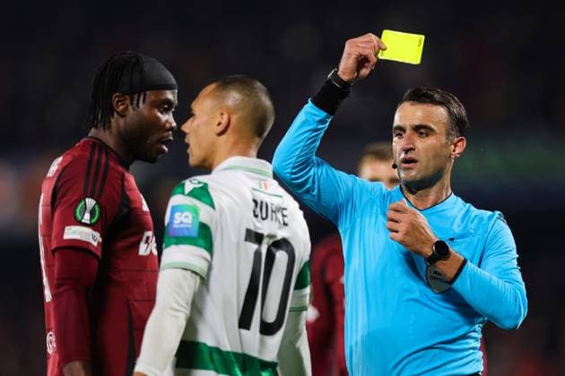 UEFA Europa Conference League Group Phase, Stadion Letna, Prague, Czech Republic 2 10 2025 Sparta Praha vs Shamrock Rovers Referee Atilla Karaoglan gives Rovers Graham Burke a yellow card Atilla Karaoglan gives Graham Burke a yellow card 2 10 2025  Copyright: x INPHO RyanxByrnex RB1_8691