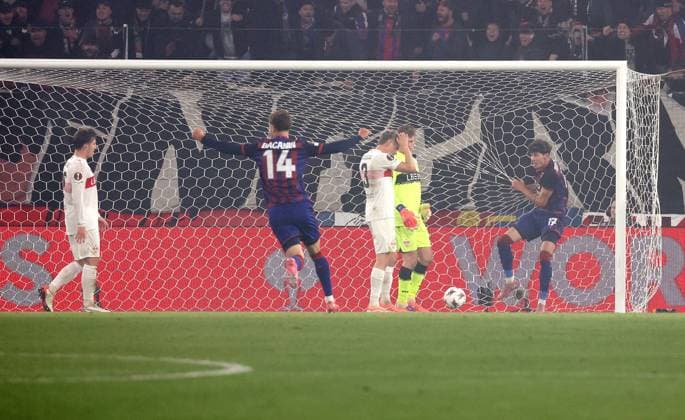 02.10.2025, Schweiz, Basel, Fußball UEFA Europa League, FC Basel vs. VfB Stuttgart, 2:0 Tor, Torschütze Moritz Broschinski (FC)