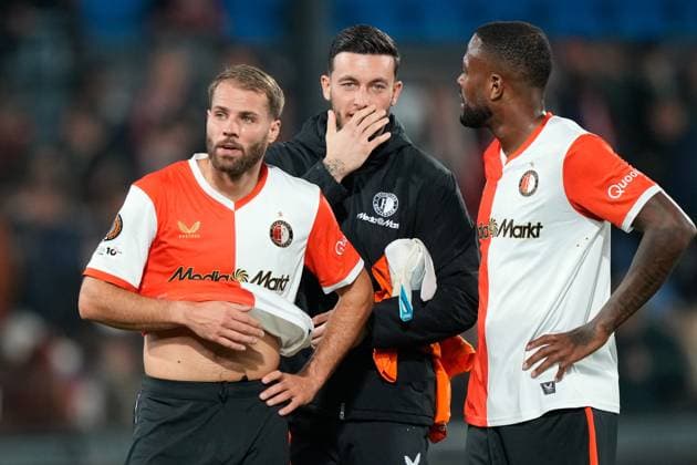 ROTTERDAM, 02-10-2025, Stadium de Kuip , season 2025 2026 , Europa League football . Match between Feyenoord and Aston Villa , Picture shows Feyenoord player Bart Nieuwkoop, Feyenoord goalkeeper Justin Bijlow, Feyenoord player Cyle Larin Feyenoord - Aston Villa  x31326930x Copyright: