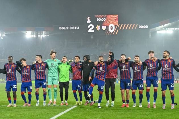 Der FC Basel feiert den 2:0 Sieg ueber den VfB Stuttgart. CH, FC Basel - VfB Stuttgart, Fussball, Europa League, 2. Spieltag, Saison 2025 2026, 02.10.2025 CH, FC Basel - VfB Stuttgart, Fussball, Europa League, 2. Spieltag, Saison 2025 2026, 02.10.2025 Basel Copyright: xEibner-Pressefoto ThomasxHessx EP_THS