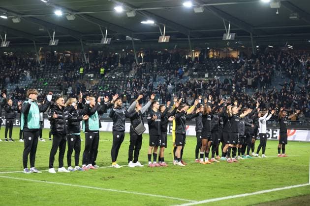 SOCCER - UEFA EL, Sturm vs Glasgow GRAZ,AUSTRIA,02.OCT.25 - SOCCER - UEFA Europa League, SK Sturm Graz vs Glasgow Rangers FC. Image shows the rejoicing of Sturm.  GEPAxpictures xChrisxBauer