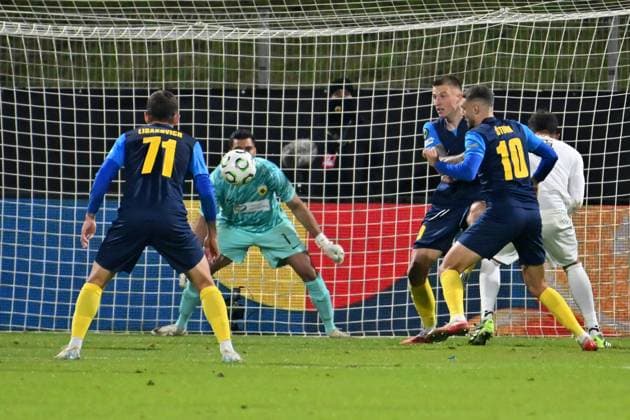 Celje, Slovenia, October 02nd 2025, Vitali Lisakovich of Celje (L) in action against Thomas Strakosha of AEK Athens (C) during the UEFA Conference League, League phase Matchday 1, between Celje (Slovenia) and AEK Athens (Greece) at Stadion Celje, Celje, Slovenia. (Photo by Igor Kupljenik Sports Press Photo) Copyright: xIgorxKupljenikx xSPPx Sportspressphoto_SPR36754