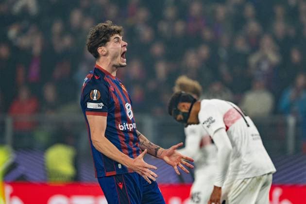 Schweiz: UEFA Europa League 2025 26, FC Basel 1893 vs VfB Stuttgart - St. Jakob-Park, Basel: Moritz Broschinski (17 Basel) jubelt nach dem tor von Xherdan Shaqiri (10 Basel) Copyright: xKjetilxWaberx
