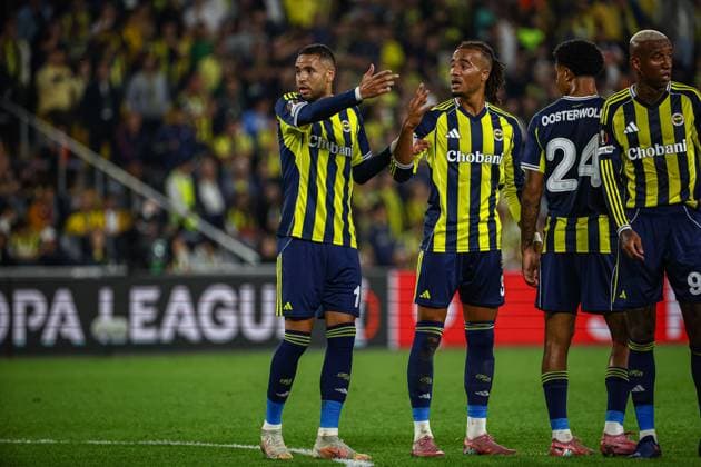 Fenerbahce vs Nice UEFA Europa League 2025-26 MD2 Fenerbahce players building the wall for the free kick. Fenerbahce and Nice faced each other at UEFA Europa League 2025 26 League Phase MD2. The match took place in Ulker Fenerbahce Sukru Saracoglu Stadium on October 2, 2025. Istanbul Istanbul Turkey Copyright: xBurakxBasturkx