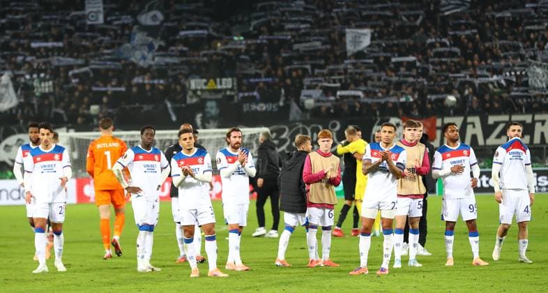 SK Sturm Graz v Rangers, Europa League, 2 October 2025 Rangers players applaud the fans after the 2-1 defeat. Graz Austria Copyright: xDanxWestwellx xSportPix.org.ukx