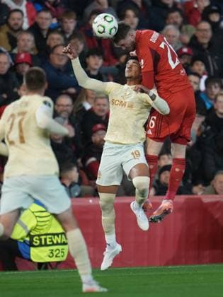 Alfie Dorrington of Aberdeen challenges Kaua Elias of Shakhtar Donetsk for the ball Aberdeen vs Shakhtar Donetsk, UEFA Conference League, Group Stage, Football, Pittodrie, Aberdeen, Scotland, UK - 02 Oct 2025Aberdeen Pittodrie Scotland United Kingdom EDITORIAL USE ONLY No use with unauthorised audio, video, data, fixture lists, club league logos or live services. Online in-match use limited to 120 images, no video emulation. No use in betting, games or single club league player publications. Copyright: xPetexSummers Shutterstockx 15504060cz