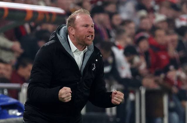 02.10.2025, Schweiz, Basel, Fußball UEFA Europa League, FC Basel vs. VfB Stuttgart, FC Trainer Ludovig Magnin freut sich und schreit, ballt die Fäuste